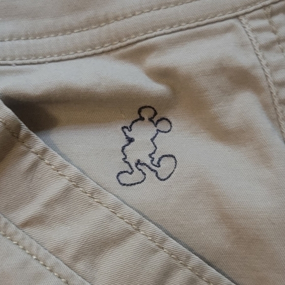 Disney Parks Pants Womens Size 6 Khaki Tan Capris Mickey Mouse Embroidery Cotton - Picture 7 of 10